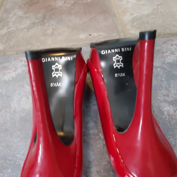 Red Gianni Bini heels - Picture 4 of 4